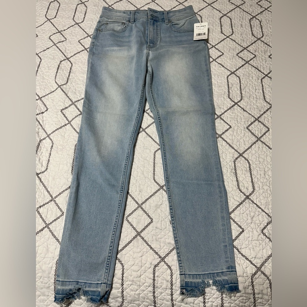 NWT Free People high rise skinny jeans- size 30-raw hem